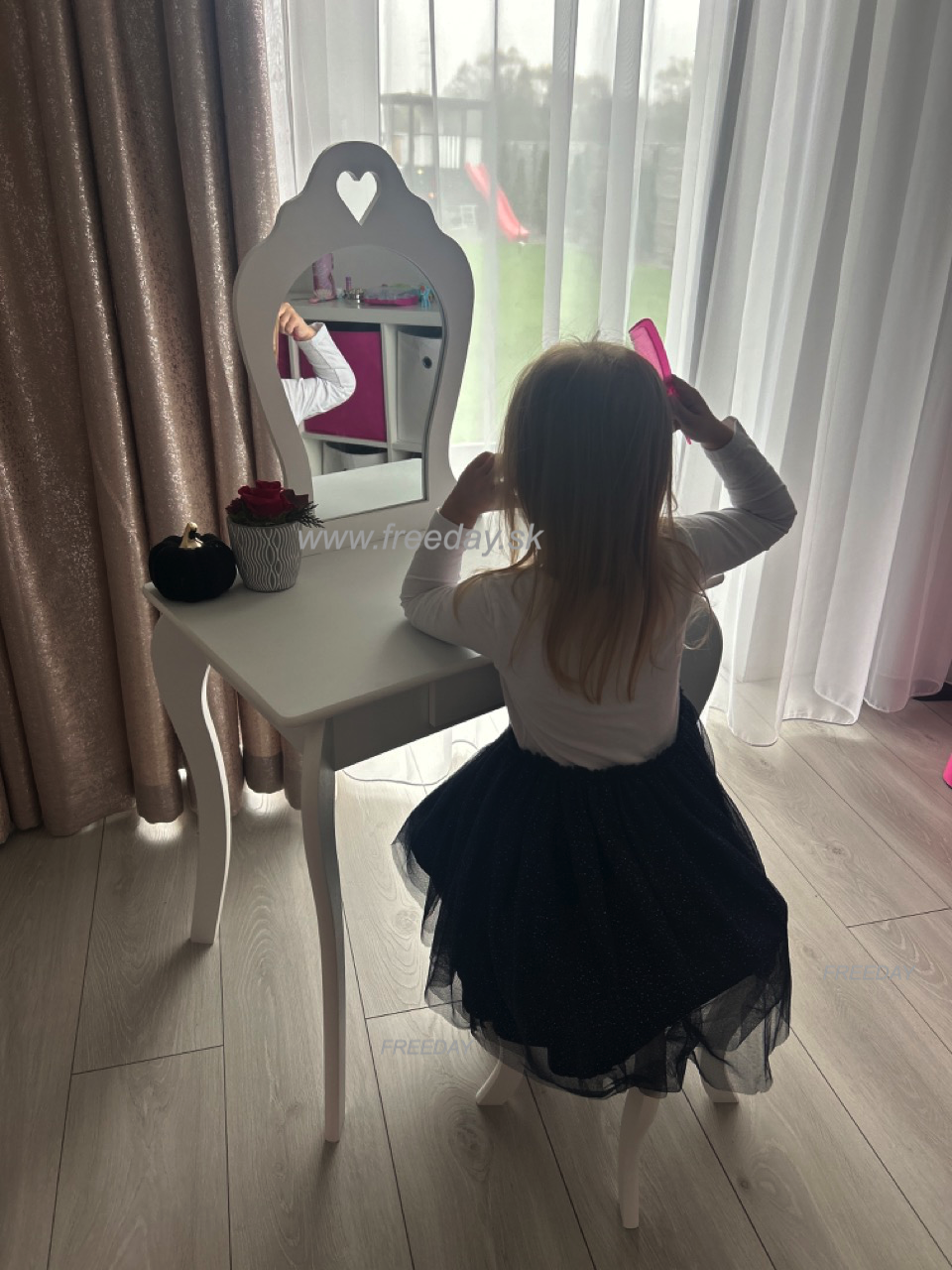 toaletny-stolik-pre-deti-so-zrkadlom-queen-baby-white-princezna veľkej veľkosti